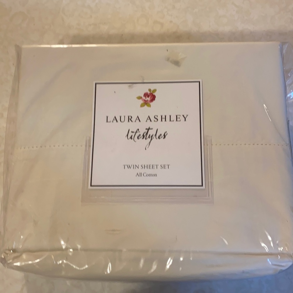 Laura Ashley 250 thread count Twin sheet set